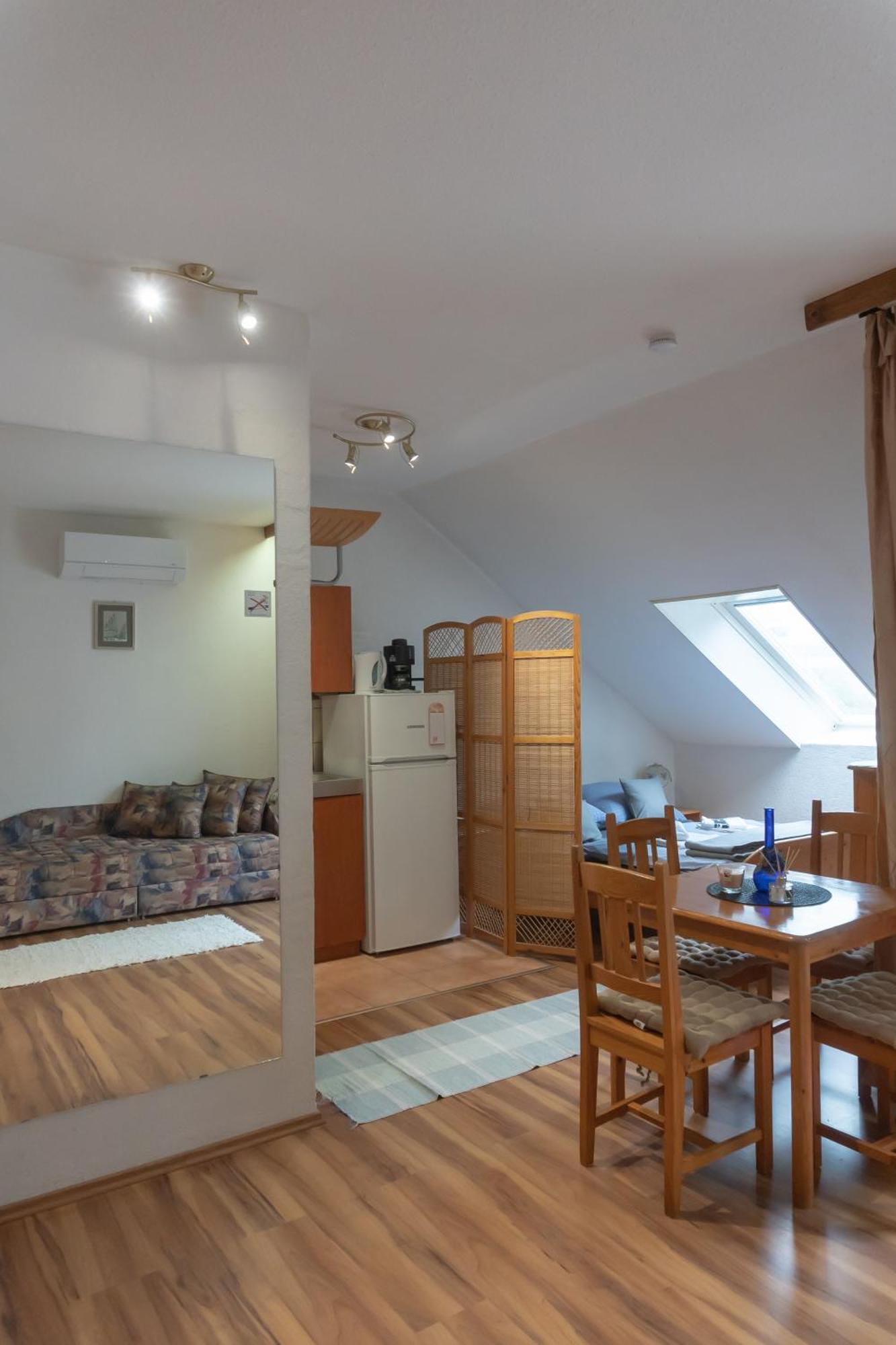 Rent A Scooter Vendeghaz Apartment Zamárdi Exterior photo